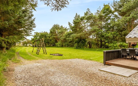 Gerlinde - 600M from the Sea: Grass, Grassland, Land Lot, Cottage, Rural Area, Meadow, Garden Buildings, Garden, Shed