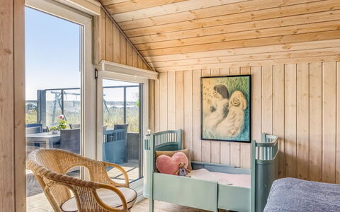 Doritea - 50M from the Sea: Wood, Flooring, Interior Design, Furniture, Floor, Bedroom, Home, Ceiling, Bed, Linens