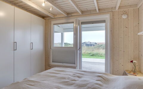 Joella - 200M from the Sea: Wood, Floor, Ceiling, Flooring, Bedroom, Room, Hardwood, Wood Stain, Bed, Plank