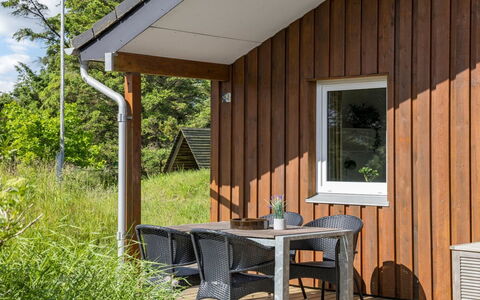 Harthagunni - 375M from the Sea: Wood, Siding, Cottage, Wood Stain, Hardwood, Home, Porch, Door, Garden Buildings, Shade