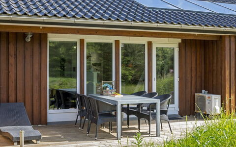Harthagunni - 375M from the Sea: Wood, Home, Porch, Cottage, Garden Buildings, Wood Stain, Shade, Hardwood, Chair, Siding