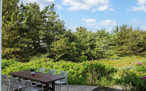 Harthagunni - 375M from the Sea: Green, Vegetation, Shrub, Land Lot, Plant Community, Garden, Groundcover, Spring, Outdoor Furniture