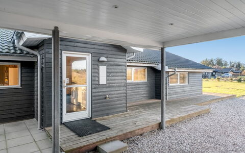 Oskarvine - 900M from the Sea: Building, House, Wood, Home, Roof, Cottage, Residential Area, Shrub, Architecture