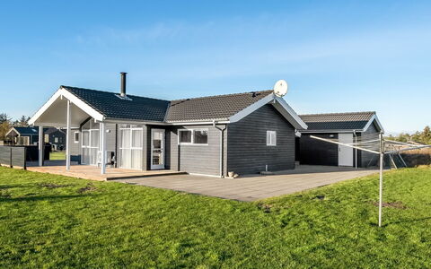 Oskarvine - 900M from the Sea: Roof, House, Home, Cottage, Siding, Estate, Driveway, Garden Buildings, Yard, Shed