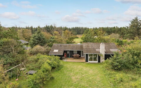 Avia - 500M from the Sea: Roof, House, Shrub, Cottage, Rural Area, Home, Land Lot, Groundcover, Estate, Farmhouse