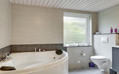 Avia - 500M from the Sea: Bathroom, Plumbing Fixture, Flooring, Interior Design, Floor, Bathtub, Tap, Sink, Ceiling, Plumbing