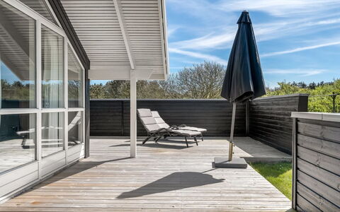 Eddi - 550M from the Sea: Vegetation, Shrub, Spring, Cottage, Garden, Shade, Backyard, Yard, Chair