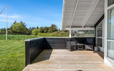 Eddi - 550M from the Sea: Roof, Cottage, Home, Shade, Siding, Farmhouse, Porch, Outdoor Structure, Garden Buildings