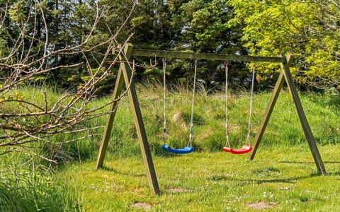 Aponi - 400M from the Sea: Swing, Outdoor Play Equipment, Playground, Garden, Lawn, Park, Chute