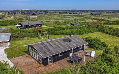 Sande - 450M from the Sea: House, Home, Door, Roof, Cottage, Estate, Garden, Shade, Siding, Yard