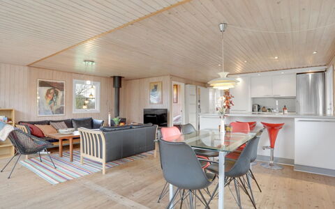 Sande - 450M from the Sea: House, Home, Door, Roof, Cottage, Estate, Garden, Shade, Siding, Yard