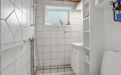 Sande - 450M from the Sea: House, Home, Door, Roof, Cottage, Estate, Garden, Shade, Siding, Yard