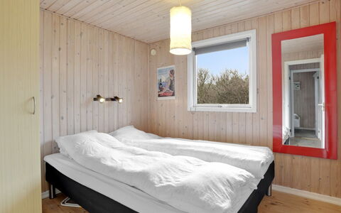 Sande - 450M from the Sea: House, Home, Door, Roof, Cottage, Estate, Garden, Shade, Siding, Yard