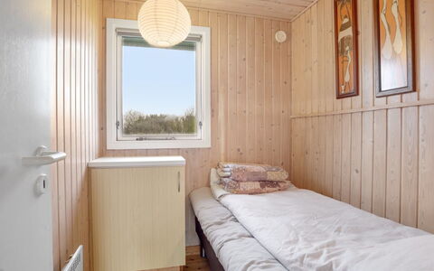 Sande - 450M from the Sea: House, Home, Door, Roof, Cottage, Estate, Garden, Shade, Siding, Yard