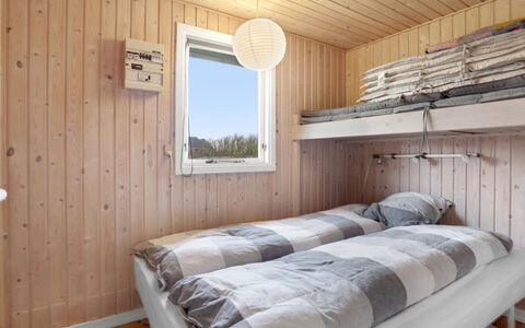Sande - 450M from the Sea: House, Home, Door, Roof, Cottage, Estate, Garden, Shade, Siding, Yard