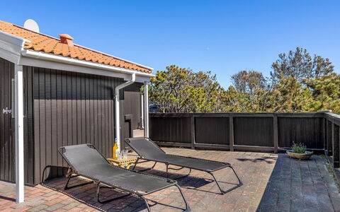 Loryleimis - 300M from the Sea: House, Home, Door, Roof, Cottage, Estate, Garden, Shade, Siding, Yard