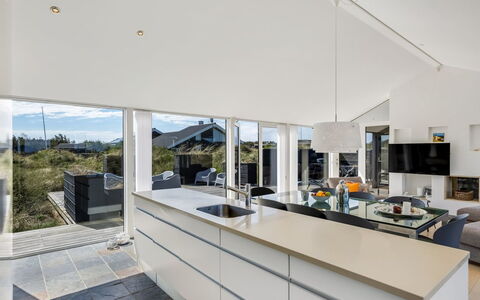 Darla - 375M from the Sea: Flooring, Floor, Home, Ceiling, Kitchen, Countertop, Natural Material, Design, Aluminium, Wood Flooring