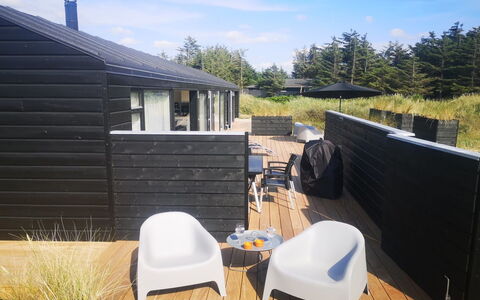 Darla - 375M from the Sea: 