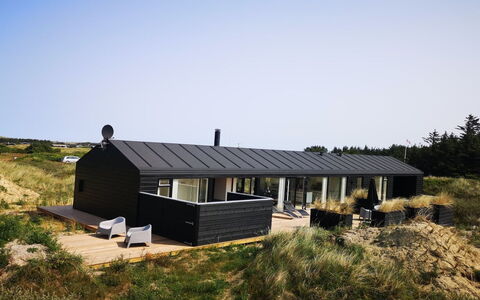 Darla - 375M from the Sea: 