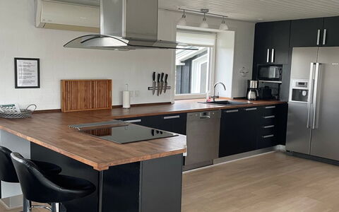 Minza - 250M from the Sea: Flooring, Wood, Furniture, Interior Design, Floor, Countertop, Kitchen, Wood Flooring, Kitchen Appliance, Cabinetry