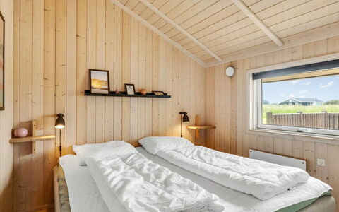 Kiran - 200M from the Sea: Wood, Home, Hardwood, Plank, Cottage, Wood Stain, Bedroom, Log Cabin, Design, Bed