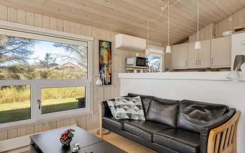 Söhnke - 400M from the Sea: Wood, Interior Design, Flooring, Room, Floor, Ceiling, Home, Living Room, Furniture, Hardwood