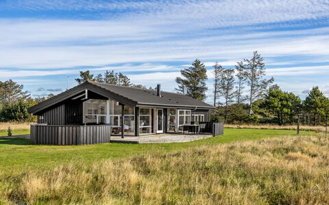 Asol - 650M from the Sea: Building, House, Window, Home, Roof, Residential Area, Shrub, Cottage, Land Lot