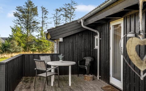 Asol - 650M from the Sea: Building, House, Window, Home, Roof, Residential Area, Shrub, Cottage, Land Lot