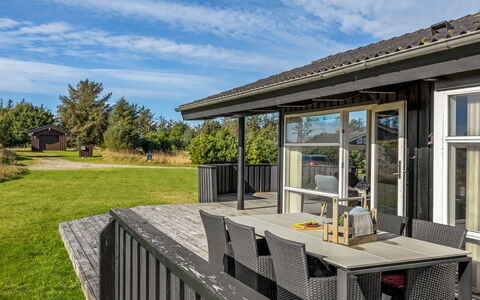 Asol - 650M from the Sea: Building, House, Window, Home, Roof, Residential Area, Shrub, Cottage, Land Lot