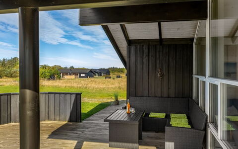 Asol - 650M from the Sea: Building, House, Window, Home, Roof, Residential Area, Shrub, Cottage, Land Lot