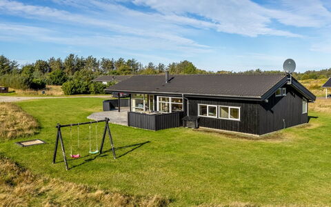 Asol - 650M from the Sea: Building, House, Window, Home, Roof, Residential Area, Shrub, Cottage, Land Lot