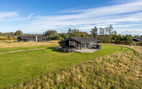 Asol - 650M from the Sea: Building, House, Window, Home, Roof, Residential Area, Shrub, Cottage, Land Lot