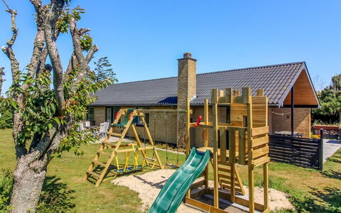 Urho - 500M from the Sea: Land Lot, Shade, Garden, Backyard, Cottage, Lawn, Landscaping, Playground Slide, Outdoor Play Equipment, Yard