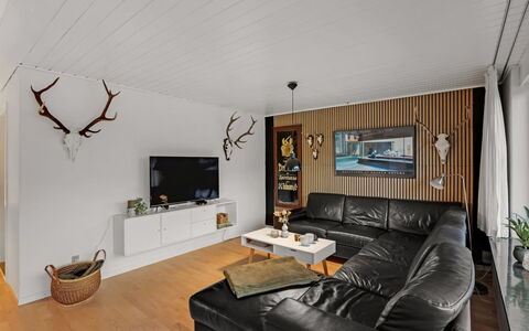 Urho - 500M from the Sea: Interior Design, Wall, Furniture, Wood, Ceiling, Home, Living Room, Flooring, Lighting, Light Fixture