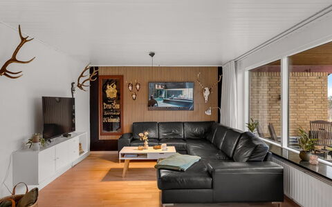 Urho - 500M from the Sea: Interior Design, Wall, Couch, Flooring, Furniture, Wood, Floor, Ceiling, Living Room, Home