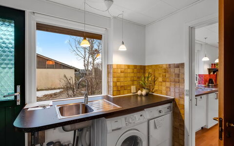 Urho - 500M from the Sea: Wood, Major Appliance, Kitchen, Countertop, Interior Design, Flooring, Kitchen Appliance, Plumbing Fixture, Tap, Ceiling