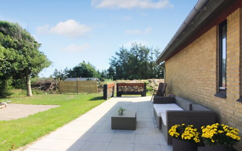 Urho - 500M from the Sea: Grass, Flooring, Home, Garden, Shrub, Land Lot, Residential Area, Furniture, Floor, Outdoor Furniture