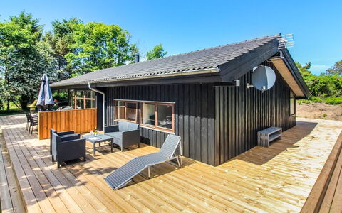 Paulette - 450M from the Sea: Wood, Hardwood, Plank, Cottage, Deck, Wood Stain, Shade, Porch, Wood Flooring, Siding