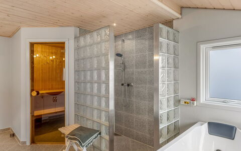 Beeke - 1.4Km from the Sea: Interior Design, Wood, Flooring, Ceiling, Floor, Room, Plumbing Fixture, Plumbing, Light Fixture, Bathroom