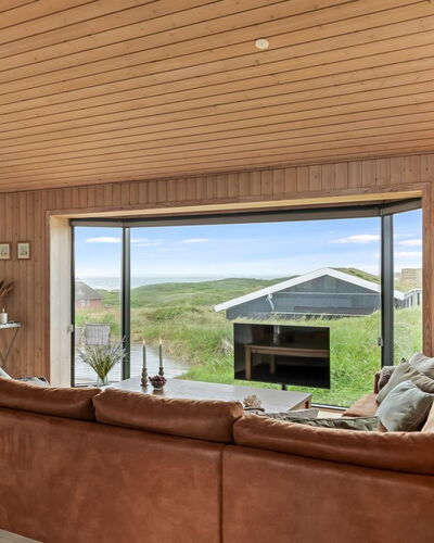 Eelin - 275M from the Sea