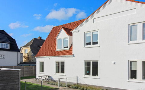 Elmo - 300M from the Sea: Building, Wall, Window, Residential Area, Home, Roof, House, Facade, Architecture, Neighbourhood