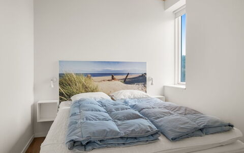 Elmo - 300M from the Sea: Bedroom, Bed, Bedding, Bed Sheet, Ceiling, Linens, Bed Frame, Hardwood, Pillow, Daylighting