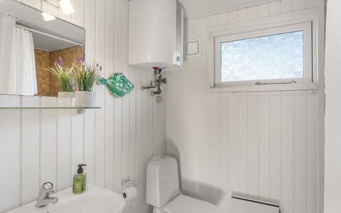 Violeta - 250M from the Sea: Wood, Plumbing Fixture, Flooring, Floor, Tap, Toilet, Sink, Plumbing, Bathroom, Room