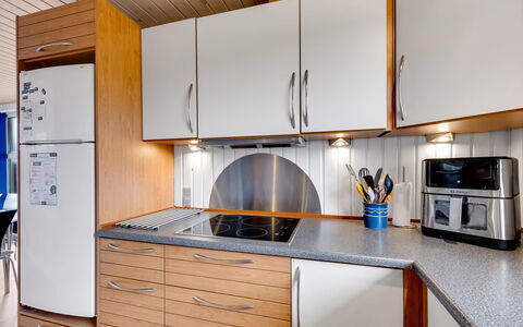 Pertti - 400M from the Sea: Kitchen, Kitchen Appliance, Countertop, Wood, Major Appliance, Flooring, Interior Design, Cabinetry, Kitchen Sink, Home Appliance