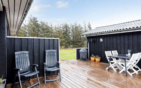 Pertti - 400M from the Sea: Wood, Composite Material, Siding, Door, Deck, Hardwood, Plank, Outdoor Furniture, Porch, Wood Stain