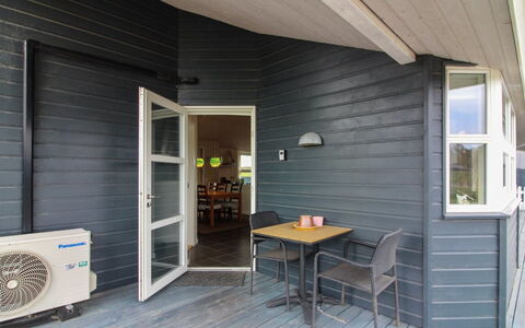 Anett - 400M from the Sea: Wood, Flooring, Interior Design, Floor, Furniture, Wood Flooring, Room, Ceiling, Wood Stain, Hardwood