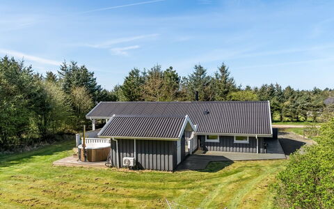 Elsemaria - 1.3Km from the Sea: Roof, House, Residential Area, Home, Estate, Cottage, Design