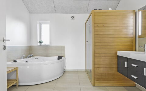Kirsi - 1.6Km from the Sea: Flooring, Plumbing Fixture, Sink, Floor, Interior Design, Bathroom, Tap, Ceiling, Bathroom Sink, Plumbing