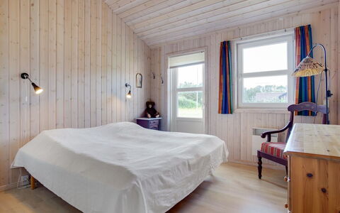 Karlsson - 500M from the Sea: Bedroom, Bed, Flooring, Interior Design, Wood, Floor, Ceiling, Bed Sheet, Wood Flooring, Bedding