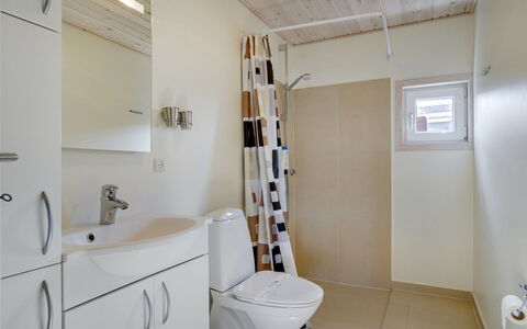 Karlsson - 500M from the Sea: Flooring, Floor, Wall, Plumbing Fixture, Bathroom, Wood, Interior Design, Toilet Seat, Toilet, Sink